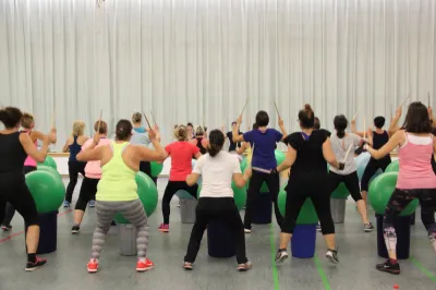 Aerobic Frauen Montag
