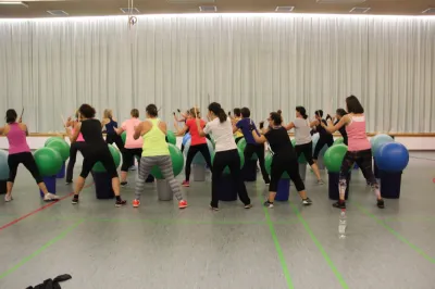 Aerobic Frauen Montag