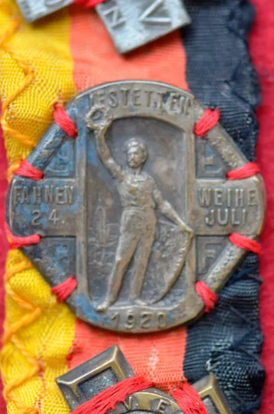 Plakette mit Turnerfigur