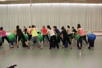 Aerobic Frauen Montag