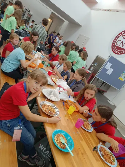 Gemeinsames Essen beim Landeskinderturnfest Bühl 2025