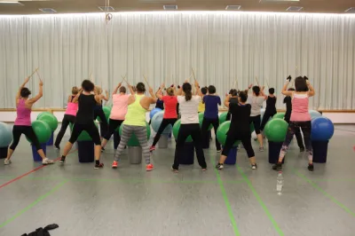 Aerobic Frauen Montag
