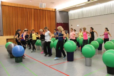 Aerobic Frauen Montag