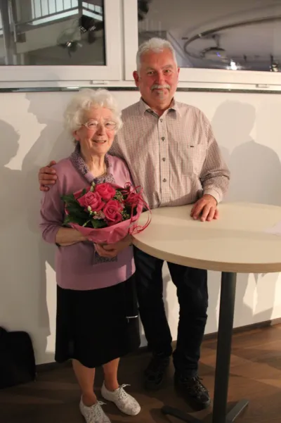 Ehrung mit Blumenstrauß, langjährige Vorstandsmitglieder 2018