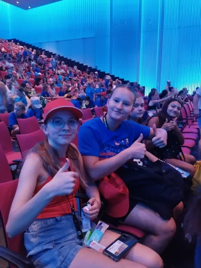 Kinder auf der Tribüne bei der Abendveranstaltung, Offenburg 2023