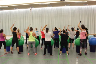 Aerobic Frauen Montag
