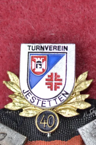 Ansteckabzeichen Turnverein Jestetten mit der Zahl 40