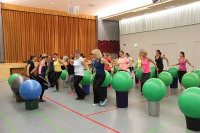 Aerobic Frauen Montag