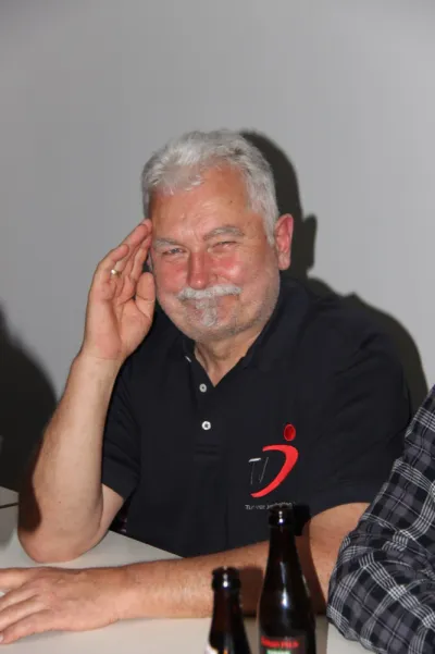 Geehrtes Vorstandsmitglied am Tisch, 2018