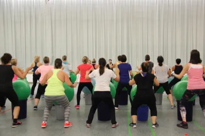 Aerobic Frauen Montag