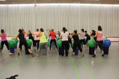 Aerobic Frauen Montag